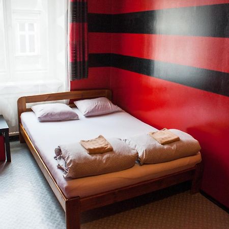 Smocza Jama Hostel Красков Екстериор снимка