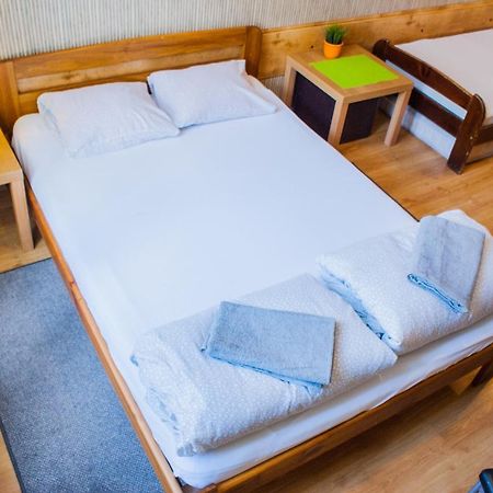 Smocza Jama Hostel Красков Екстериор снимка