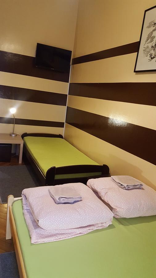 Smocza Jama Hostel Красков Екстериор снимка