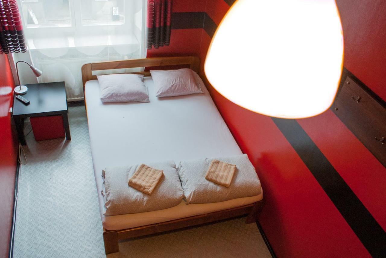Smocza Jama Hostel Красков Екстериор снимка