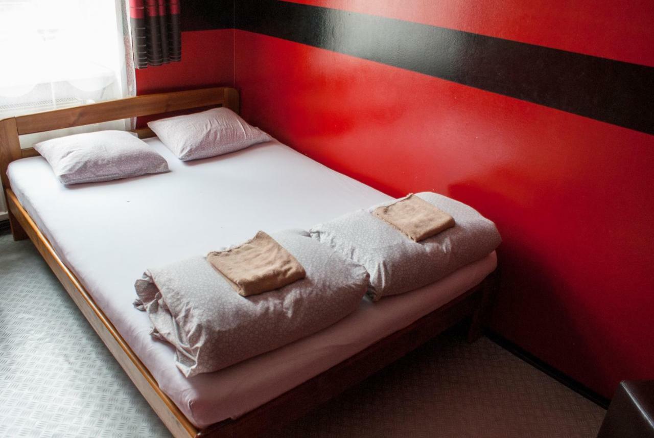 Smocza Jama Hostel Красков Екстериор снимка