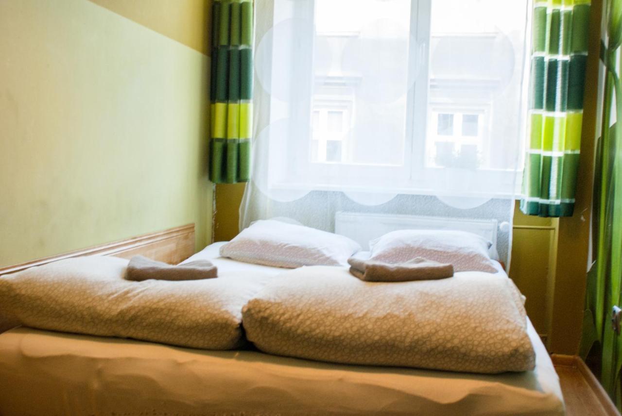 Smocza Jama Hostel Красков Екстериор снимка