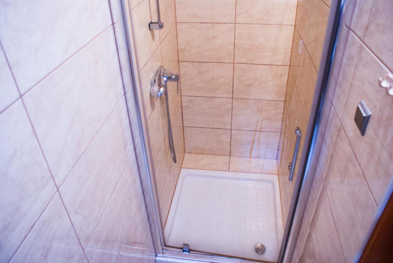 Smocza Jama Hostel Красков Екстериор снимка