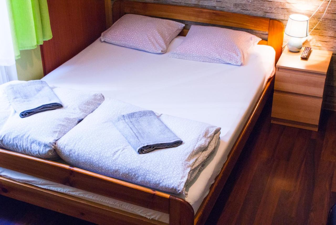 Smocza Jama Hostel Красков Екстериор снимка