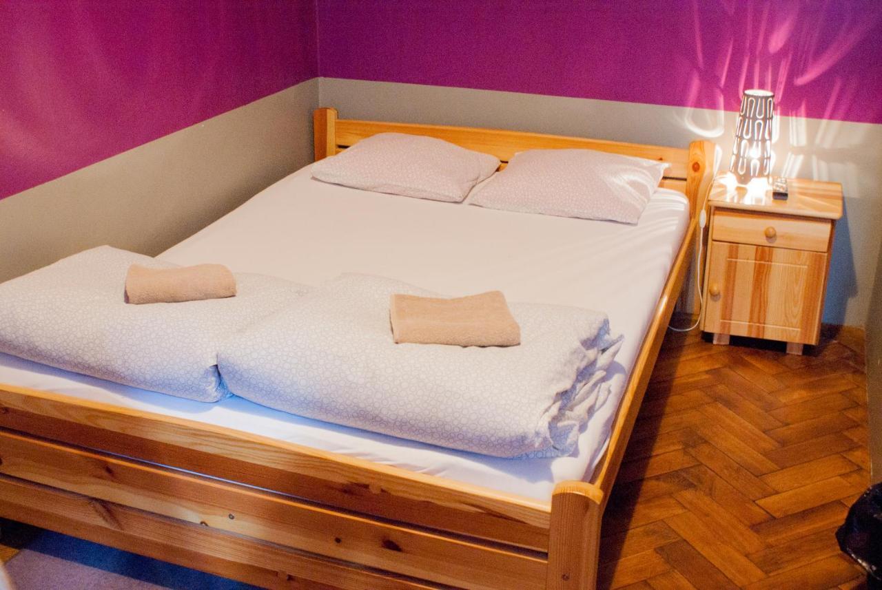 Smocza Jama Hostel Красков Екстериор снимка