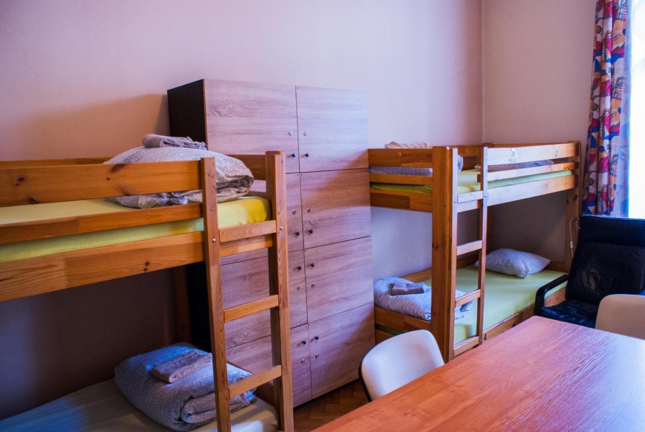 Smocza Jama Hostel Красков Екстериор снимка