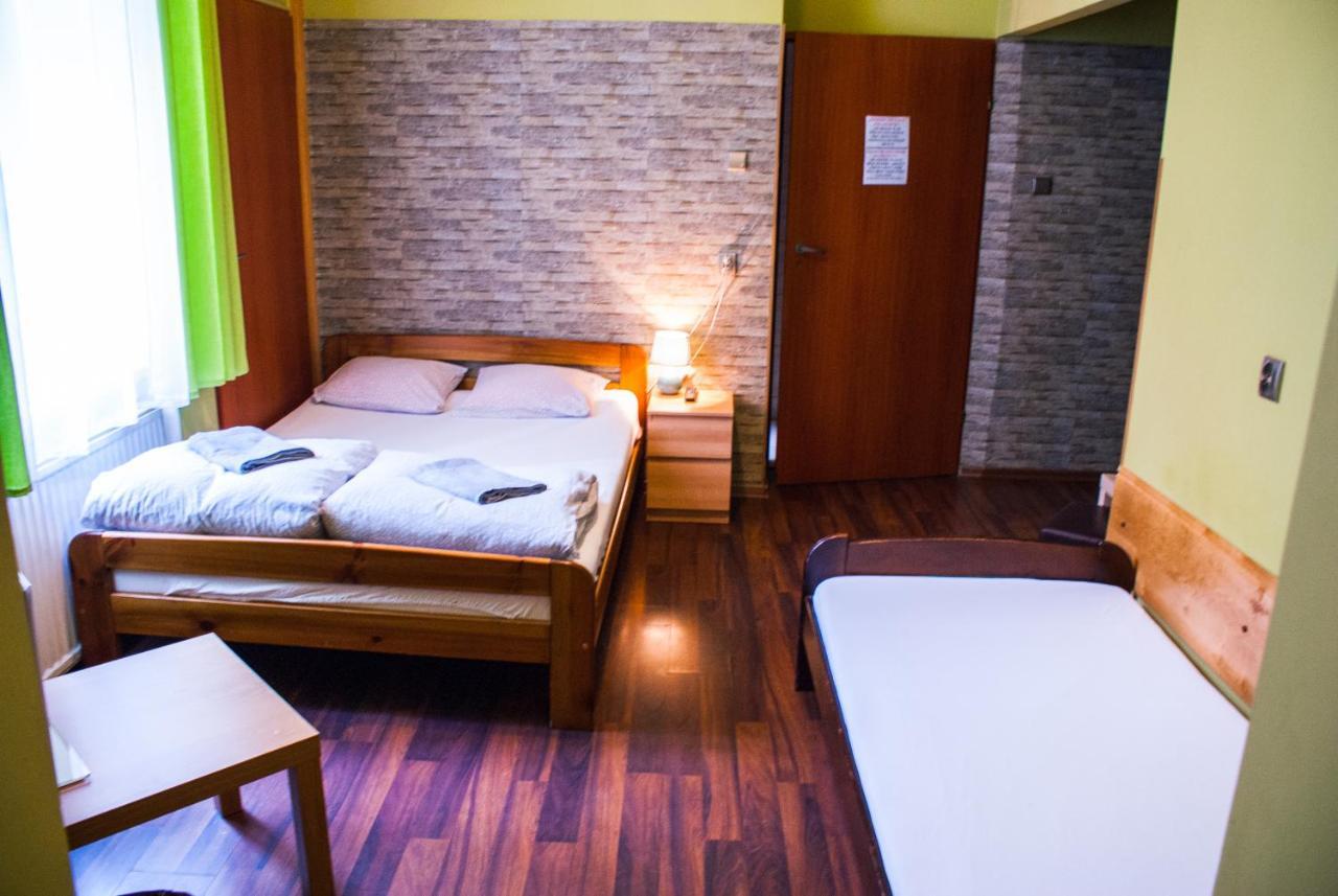 Smocza Jama Hostel Красков Екстериор снимка