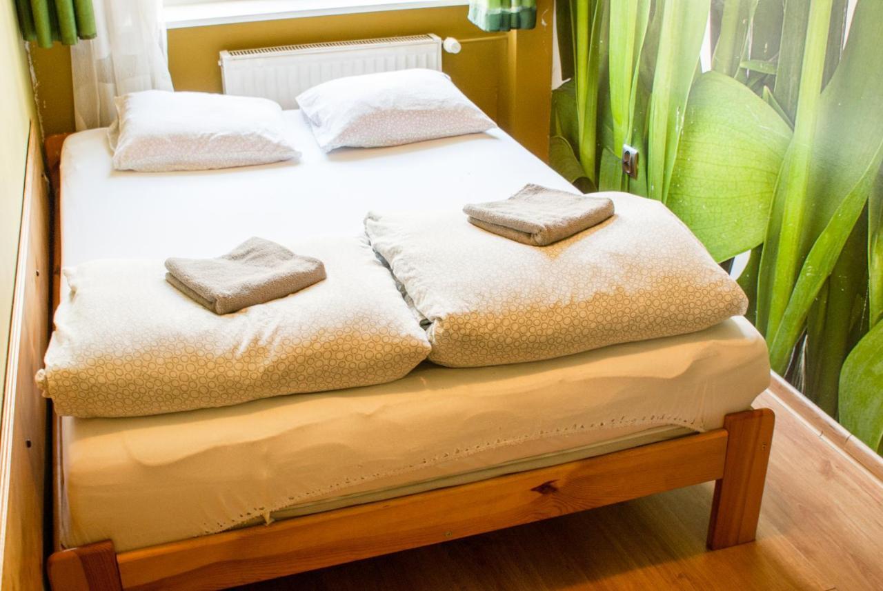 Smocza Jama Hostel Красков Екстериор снимка