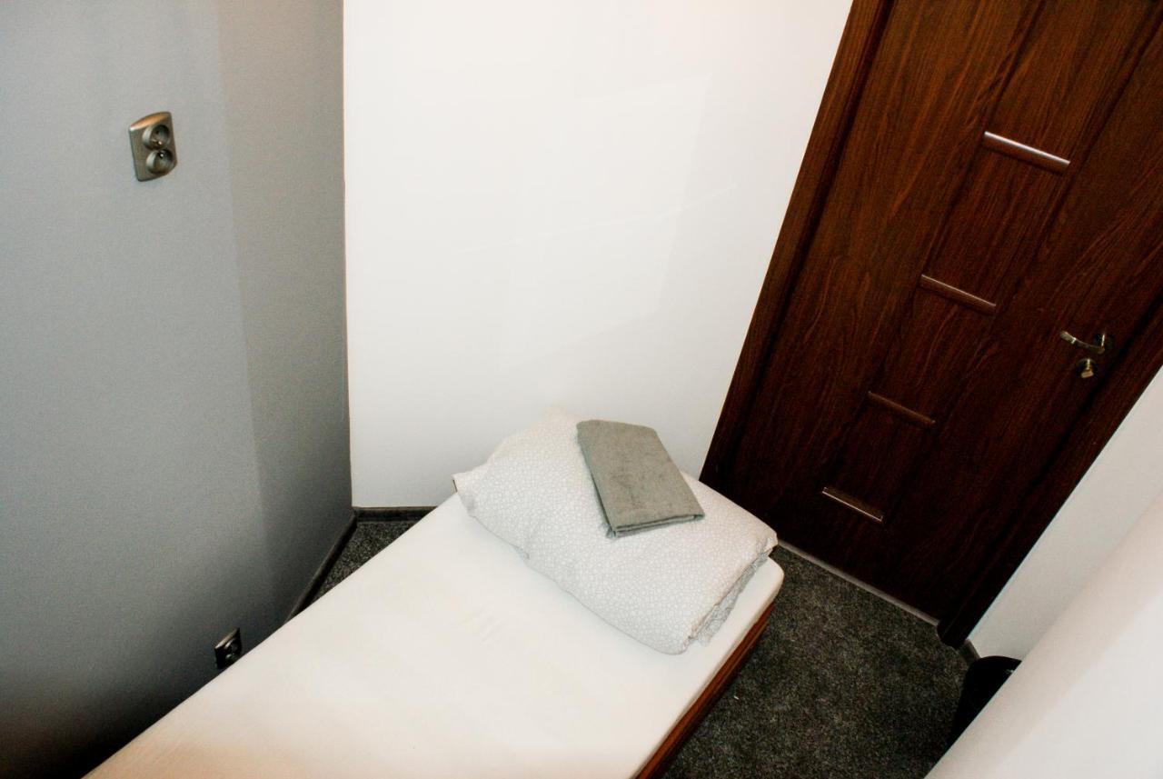 Smocza Jama Hostel Красков Екстериор снимка